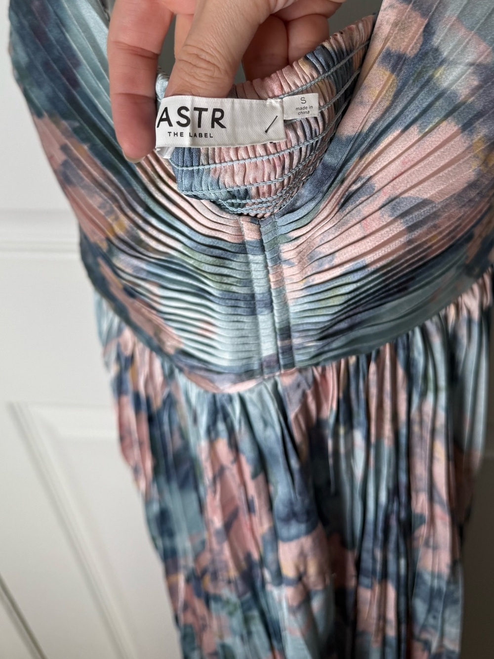 ASTR The Label Maeve Floral Pleated Satin Midi Dress in Blue Multi Abstract S - Picture 8 of 9